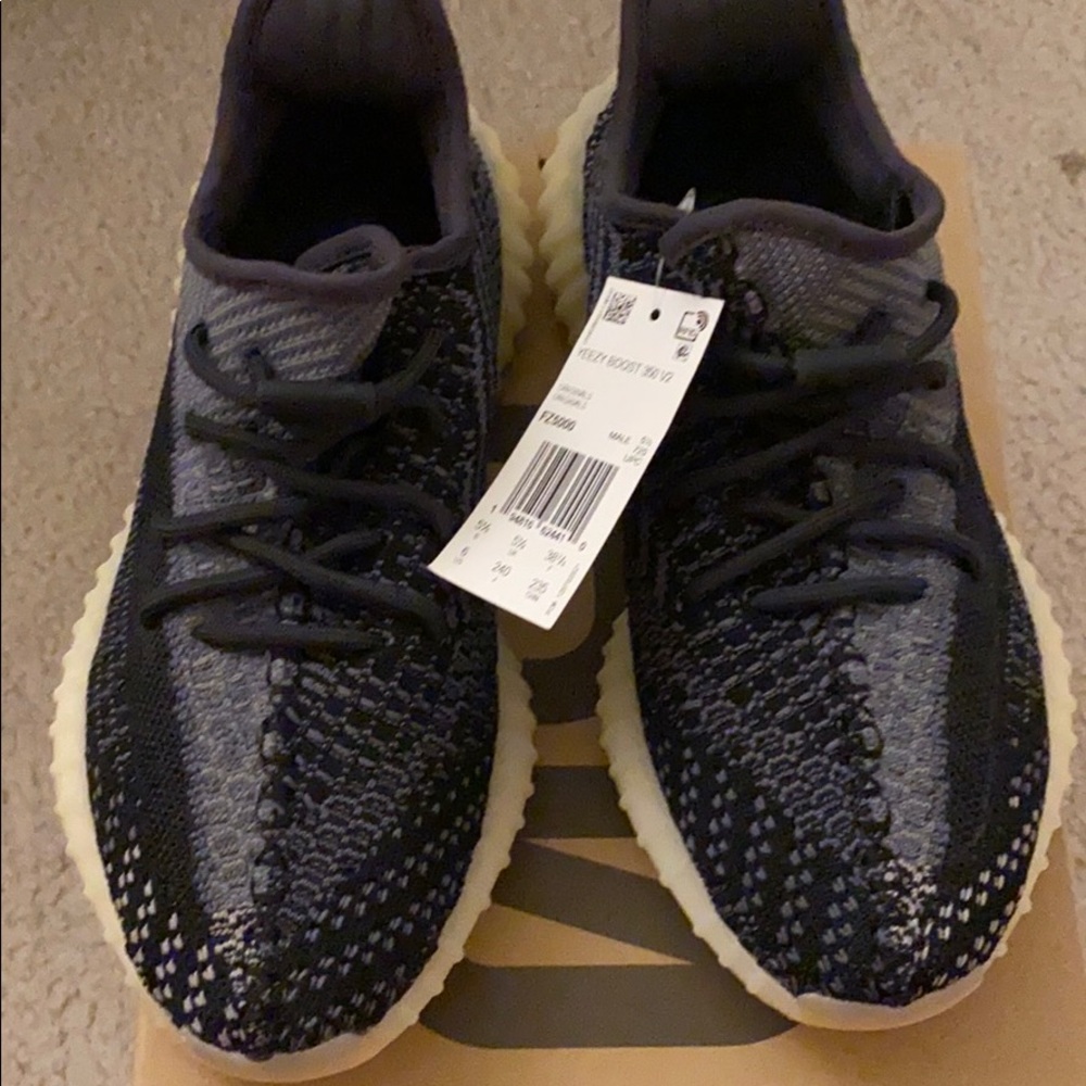 Yeezy 350 V2